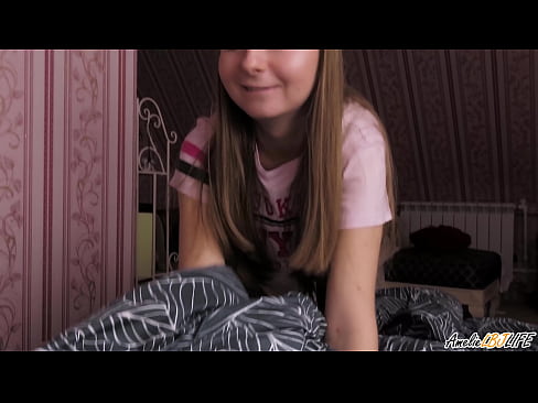 ❤️ Blondie onun BFF-ni dərindən sorur və ağzına boşaldır ❌ Porno bizdə ☑